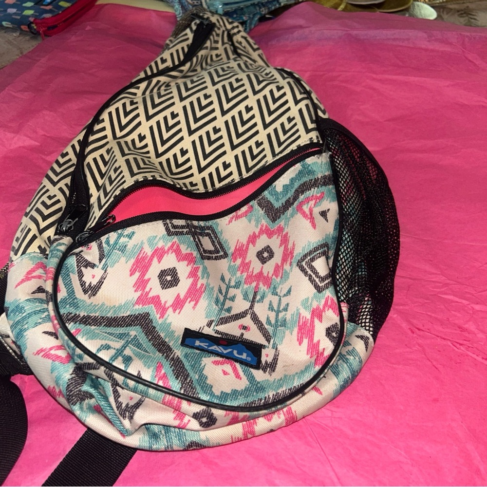 Kavu Geometric Pink and Black Sling Bag